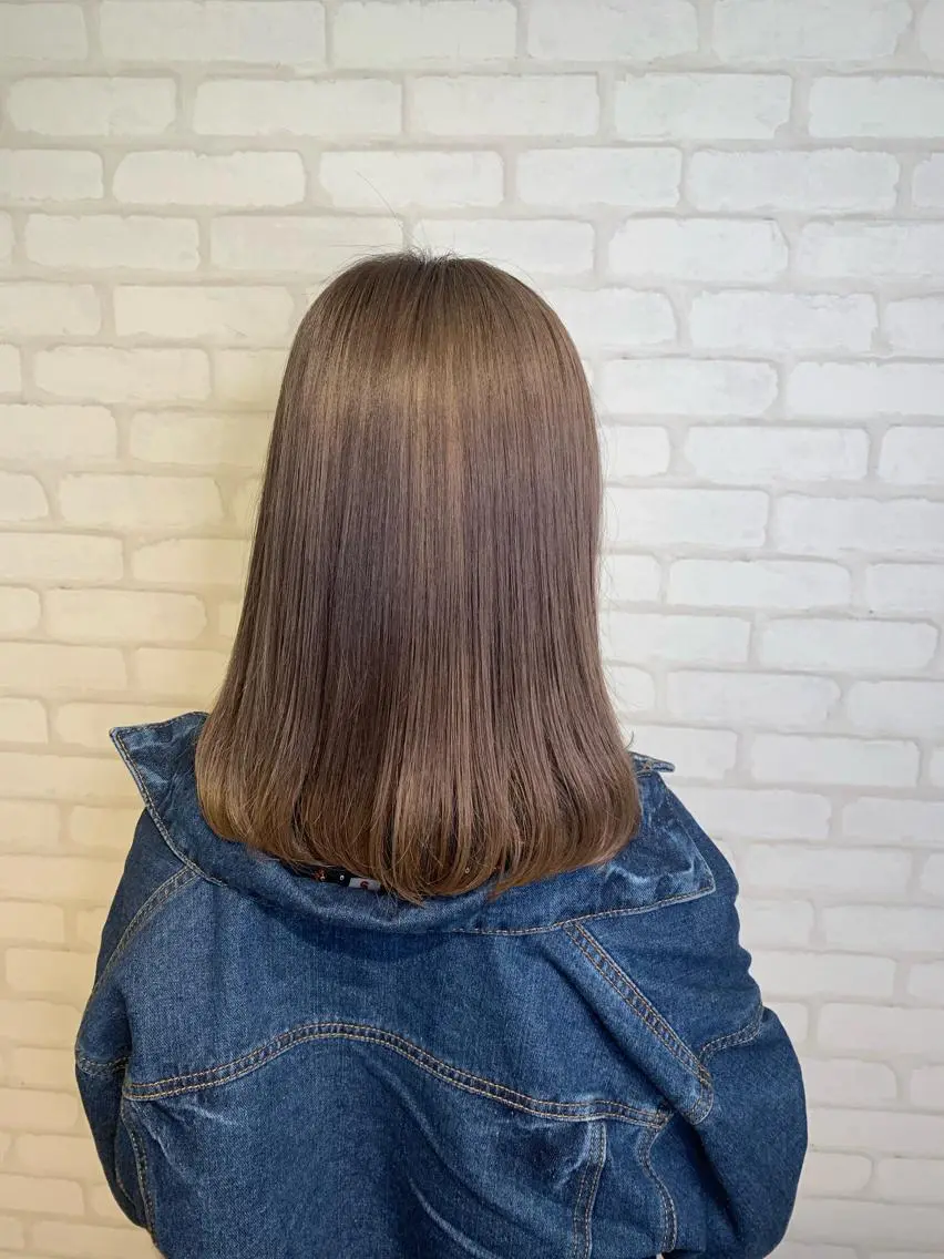 セミロング カラー ヘアアレンジ ベージュカラー ミルクティーベージュ ✨艶髪✨透明感✨ 山内大樹のヘアスタイル