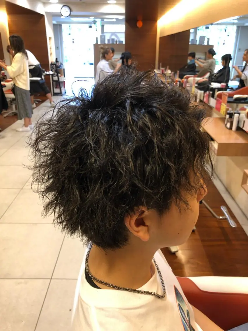 ショート パーマ メンズ メンズパーマ メンズツイストパーマ メンズウルフカット ウルフカット ツイストパーマ 塩谷黎✨イルミナ カラーメンズパーマ✨のヘアスタイル