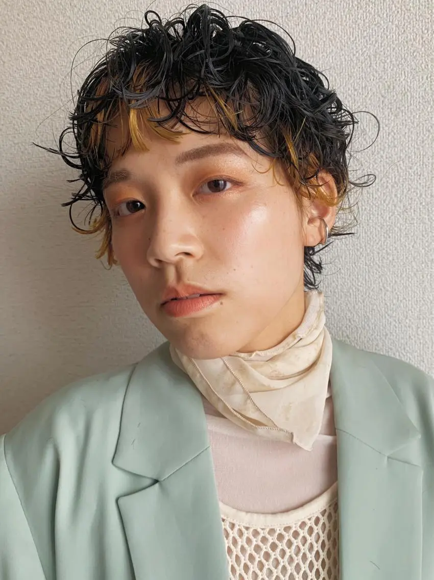 ショート カラー パーマ デザインカラー 湯川 未咲希のヘアスタイル