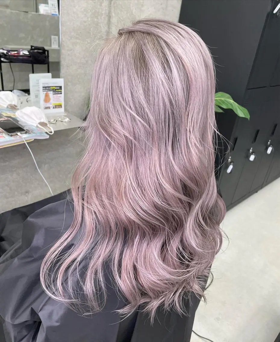 ロング カラー バレイヤージュ レイヤーカット 岡留 愛美のヘアスタイル