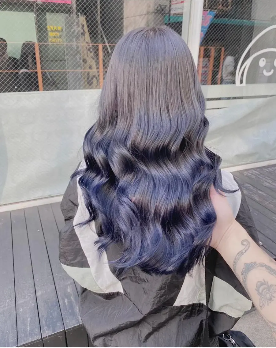 ロング カラー ヘアアレンジ アッシュ アッシュグレー アッシュグレージュ バレイヤージュ ミストバング 韓国ヘア 🦋KIRA🦋のヘアスタイル