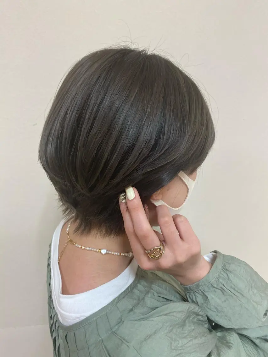 ショート カラー ヘアアレンジ ブリーチ 透明感カラー グレージュ オリーブカラー オリーブグレージュ enurk店 🍋 M I K U *のその他イメージ