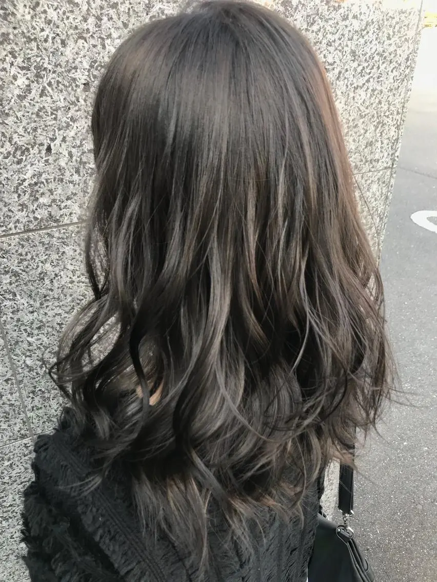 ミディアム カラー 透明感カラー カット ヘアカラー Oopsレイヤー 加藤澄都のヘアスタイル