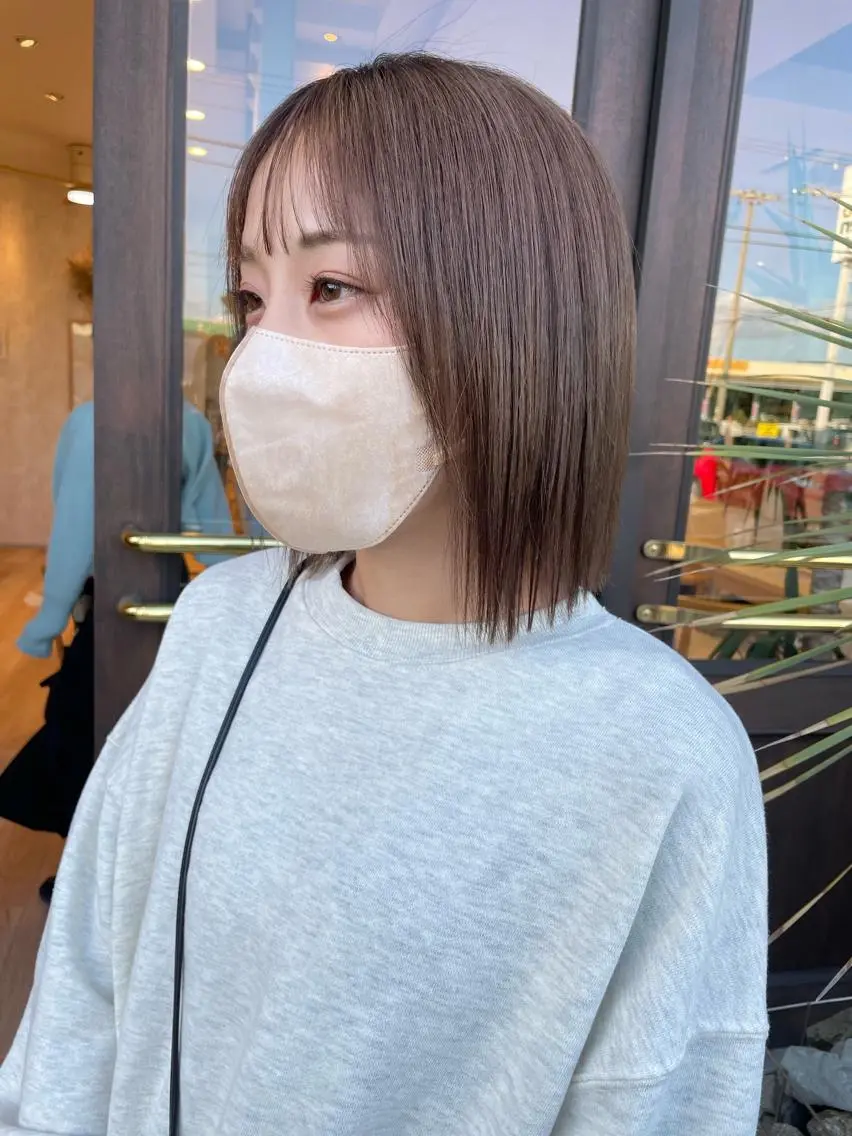 カラー ブリーチ グレージュ 比嘉 千咲のヘアスタイル