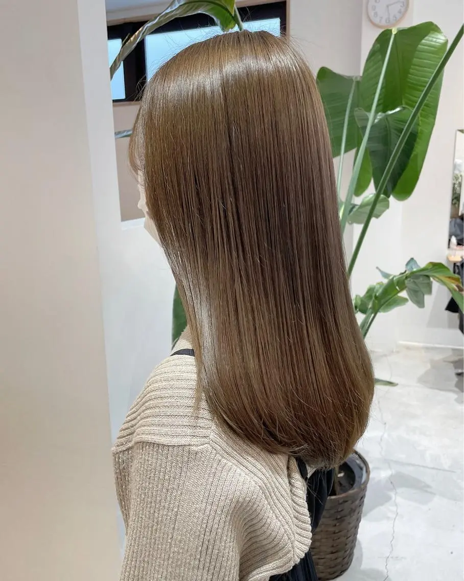 セミロング カラー アッシュ ベージュカラー bloom yumaのヘアスタイル