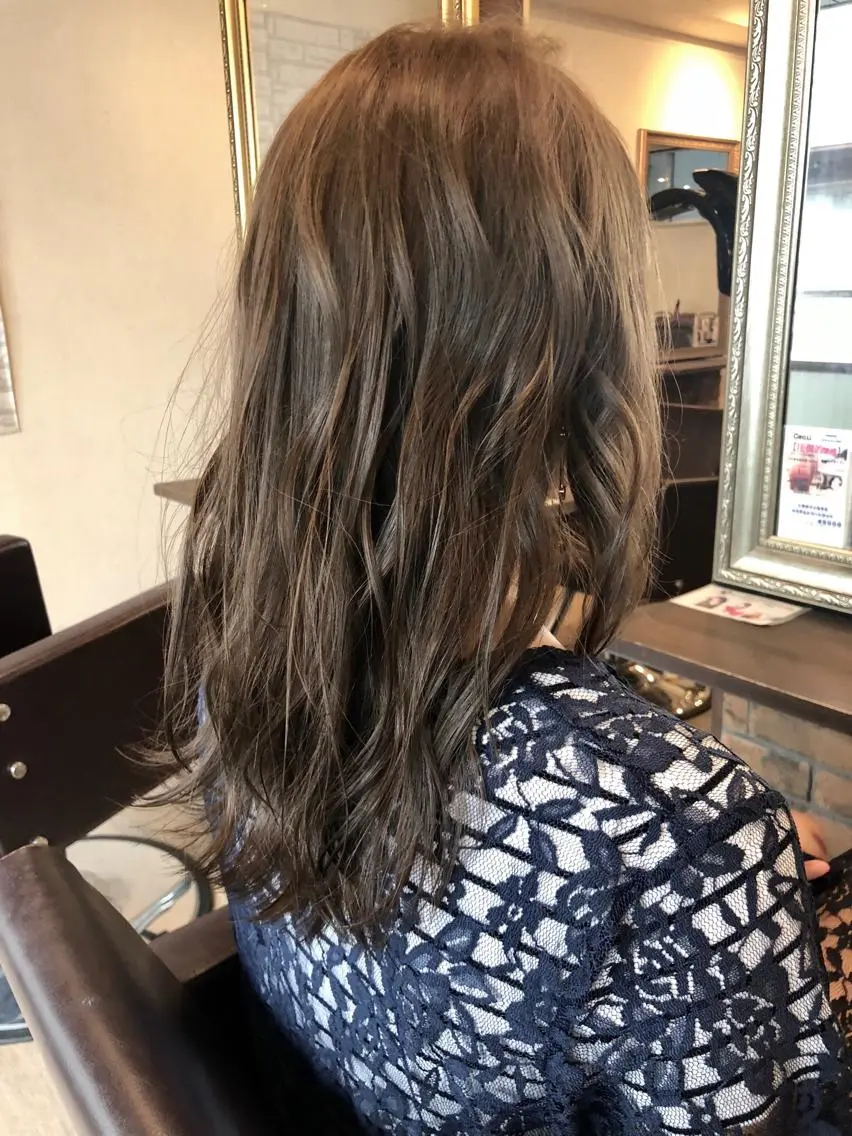 ミディアム カラー グレージュ 美髪・艶髪特化美容師 RYOJIのヘアスタイル