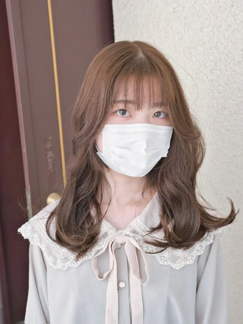 セミロング カラー ブリーチ 顔まわりレイヤー レイヤーカット トリートメント カット ヘアカラー トリートメント 安藤悠里/ハイトーン /デザインカラーのヘアスタイル