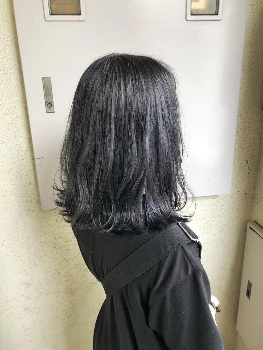 ミディアム カラー アッシュ ブリーチ ケアブリーチ ハイライトカラー ラベンダーカラー 【 DIPTH 】 代表コウキ🥇のヘアスタイル