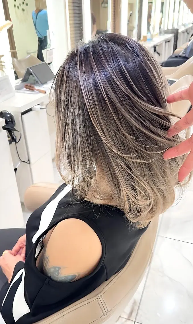 セミロング カラー バレイヤージュ 髪質改善 レイヤーカット カット ヘアカラー トリートメント 山崎俊輔/髪質改善 /バレイヤージュのヘアスタイル