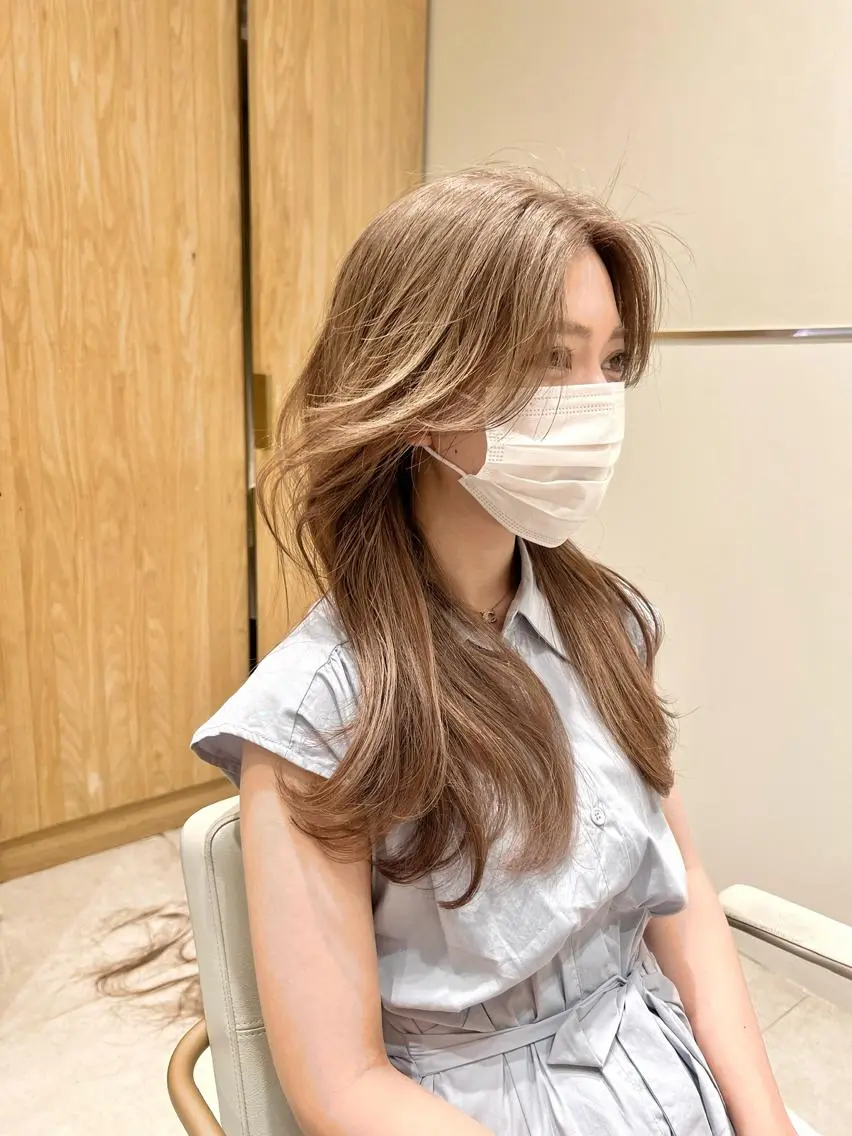 ロング カラー 切りっぱなしボブ ブリーチ グレージュ イルミナカラー インナーカラー カット ヘアカラー トリートメント レイヤー専門家 ダブルカラー修のヘアスタイル
