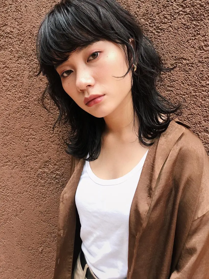 ミディアム カラー パーマ ヘアアレンジ ミディアムパーマ 松田 亮葉のヘアスタイル