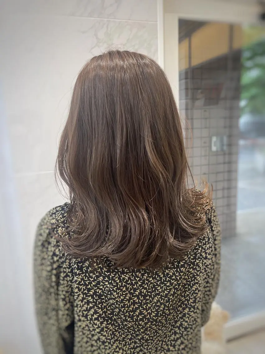 セミロング 中顔面短縮 顔まわり新田大翔のヘアスタイル
