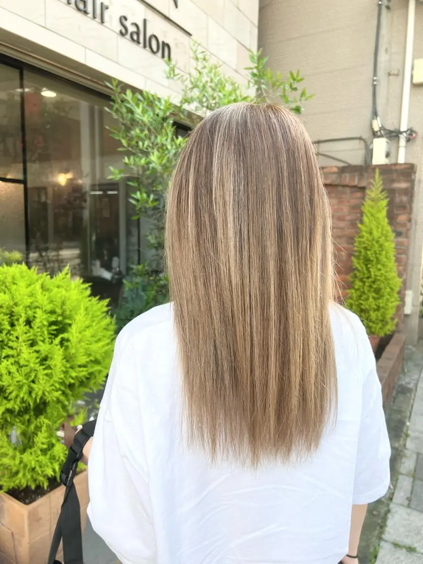 セミロング カラー バレイヤージュ ブリーチ ハイライトカラー ハイトーンカラー ハイライト SHIAN 八王子 🦋小林 美羅🦋のヘアスタイル