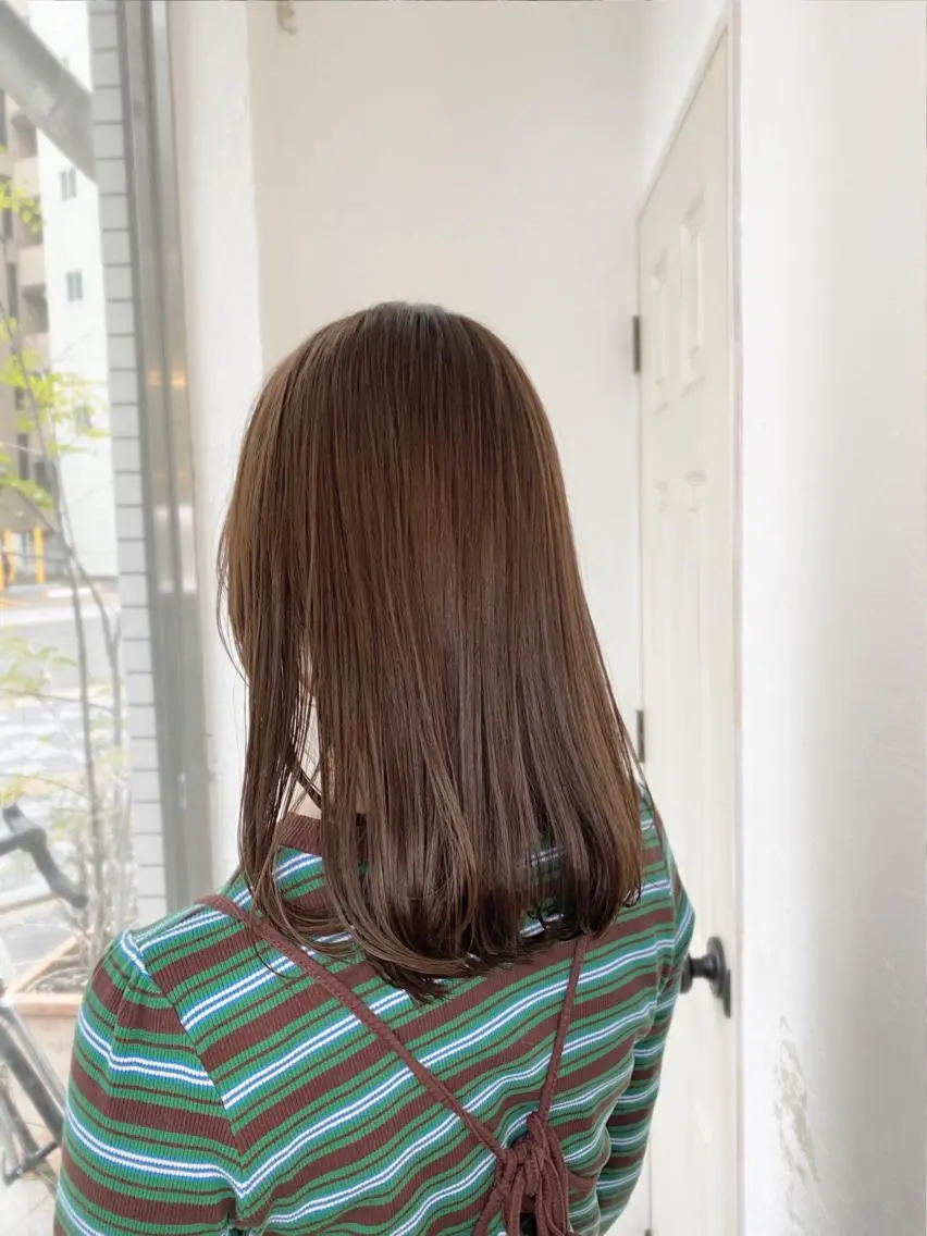セミロング カラー ベージュカラー 🍑もも 🍑のヘアスタイル