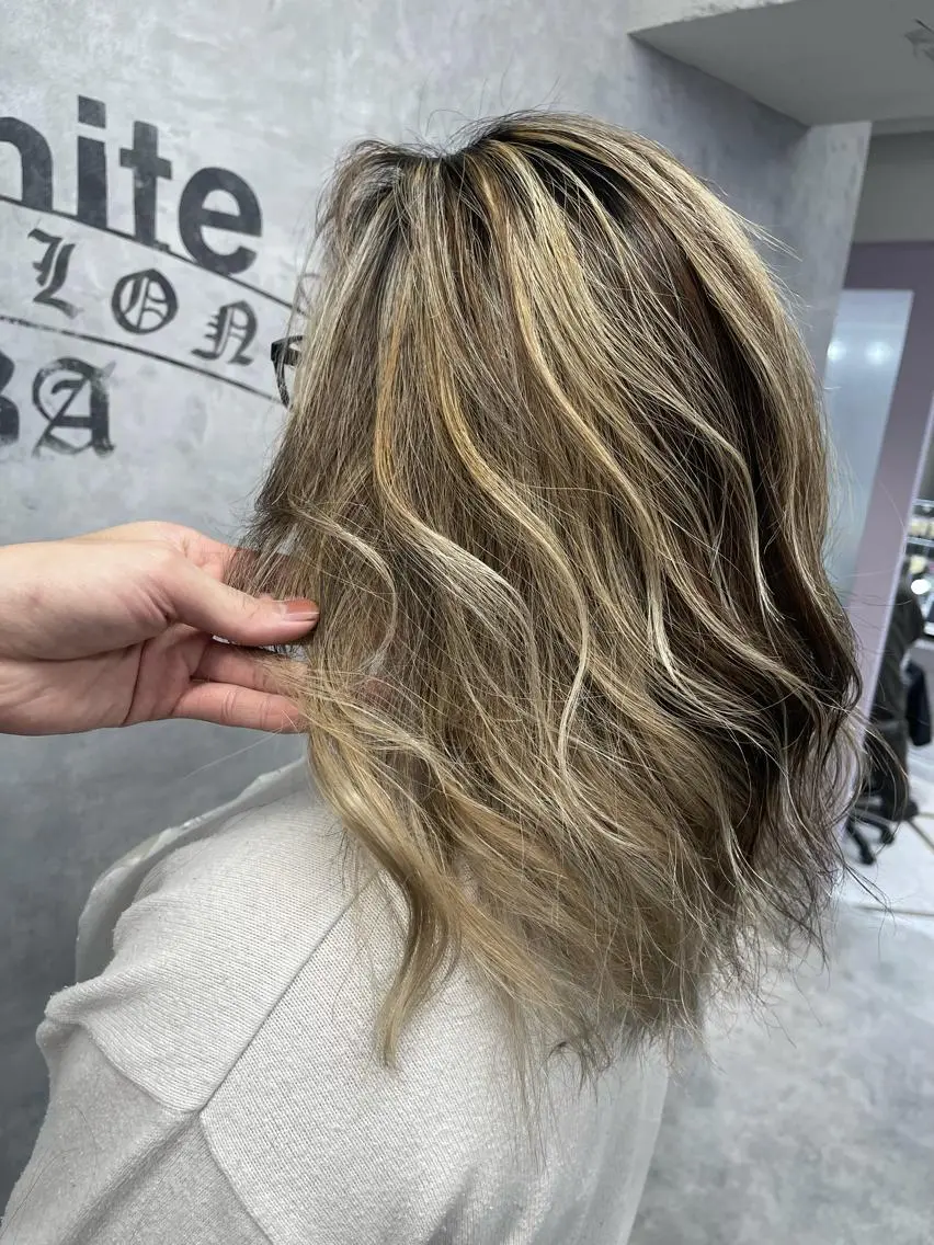 ロング カラー バレイヤージュ ブリーチ ケアブリーチ 外国人風カラー レイヤーカット ヘアカラー 福西 洋斗のヘアスタイル