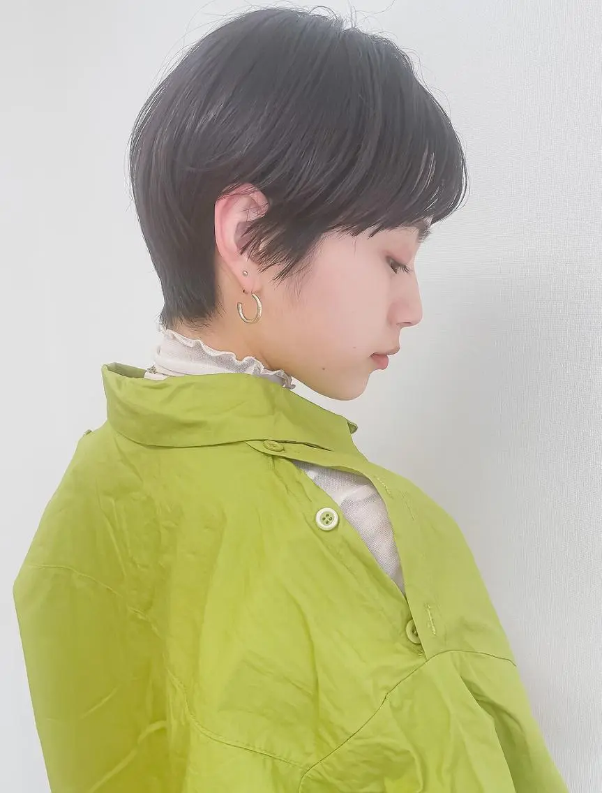 ショート カラー ハンサムショート ブリーチ イヤリングカラー ハイライトカラー イルミナカラー BASSA 下井草店のヘアスタイル