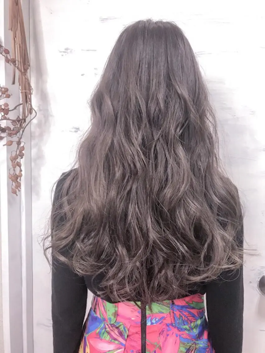 ロング カラー 透明感カラー ハイライトカラー イルミナカラー ハイライト BOX mico.のヘアスタイル