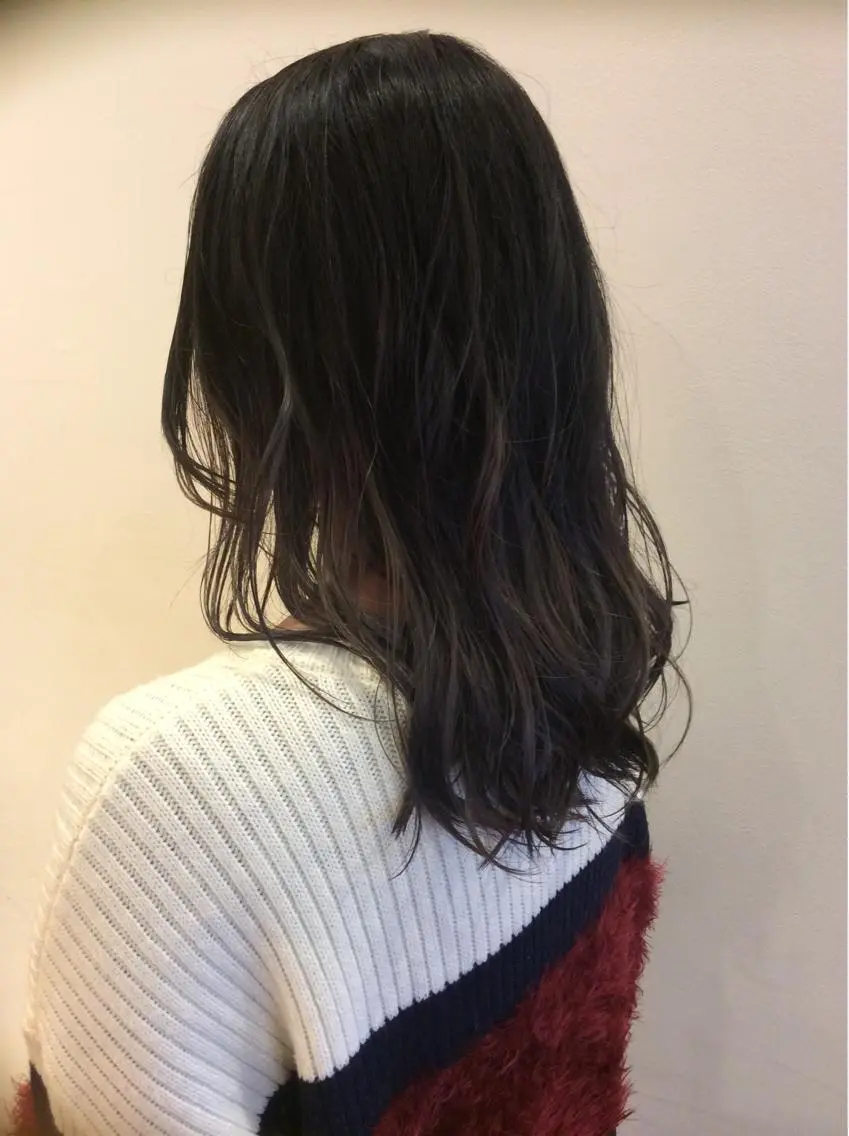 ロング カラー ブリーチ グラデーションカラー グレージュ 松井 竜輝のヘアスタイル