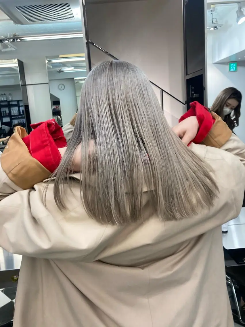 ミディアム 嶋崎 留美のヘアスタイル