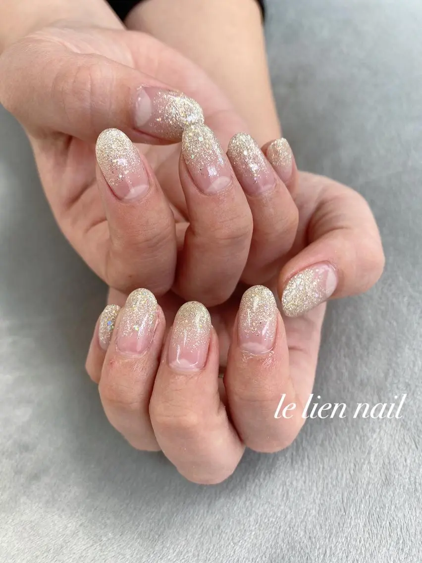 ネイル グラデーション ホログラムネイル ラメ(グリッター) ラメグラデーション シルバー le lien nailのネイルデザイン