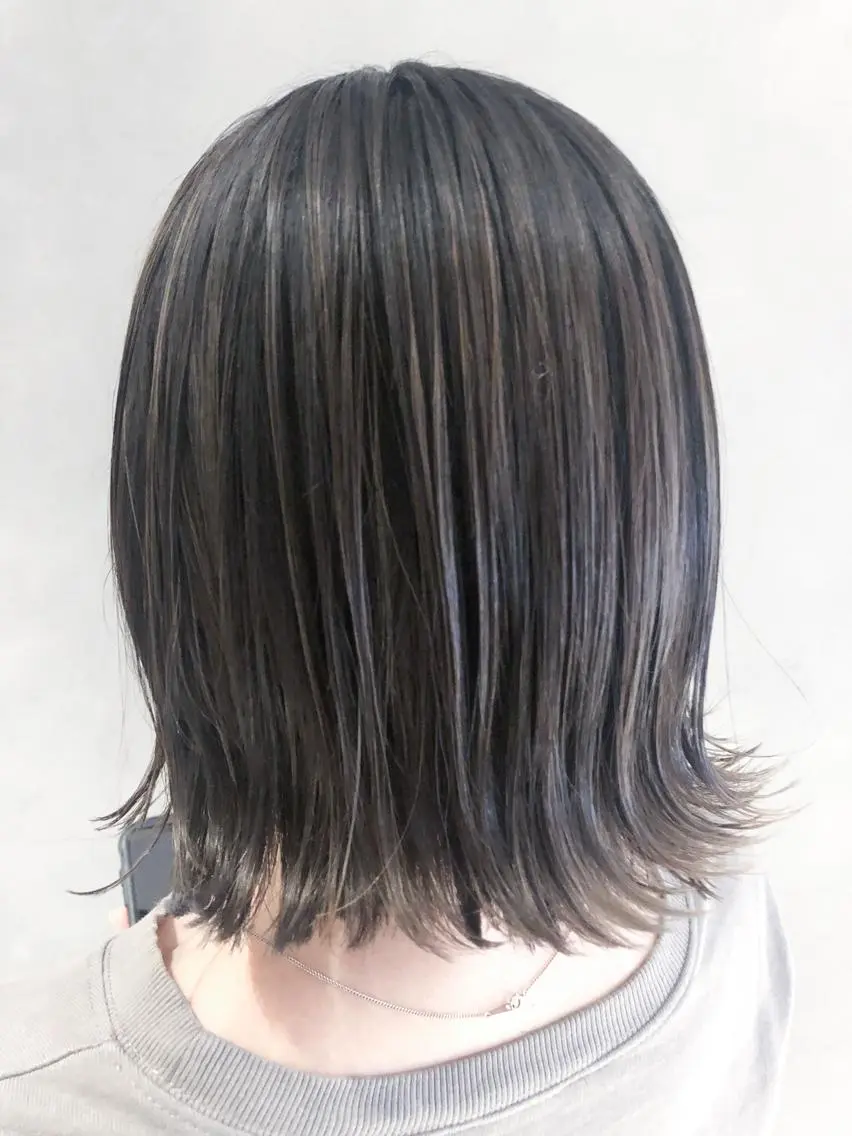 ミディアム カラー アッシュ ハイライトカラー ラベンダーカラー ラベンダーアッシュ ハイライト ヘアカラー 長谷川 沙紀のヘアスタイル