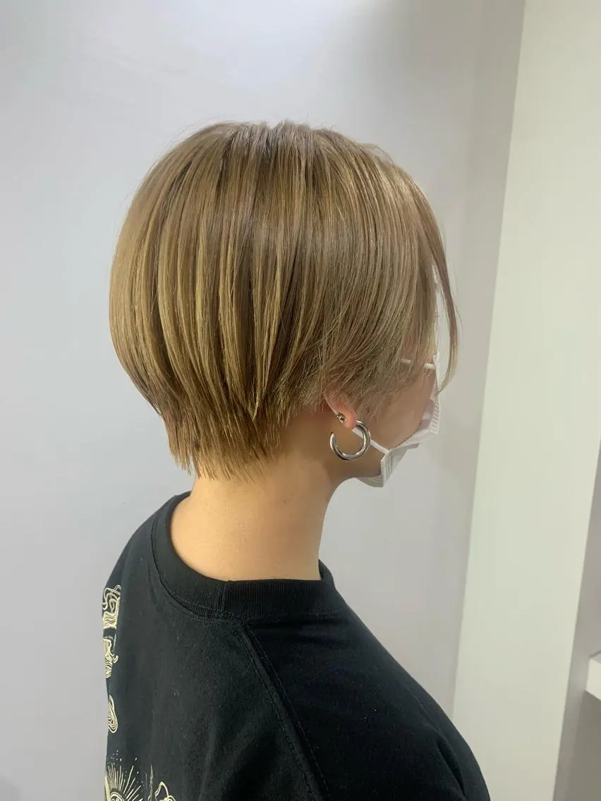 カラー ヘアアレンジ 🧨ブリーチー×ボブ レイヤー💎じゅえるのヘアスタイル