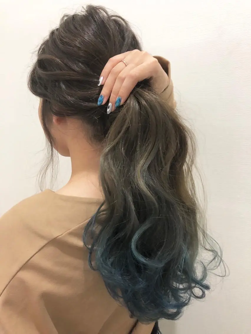 ロング カラー ネイル ブルーカラー シルバー ブルー シルバー Asian Hair &Eyebrowのヘアスタイル