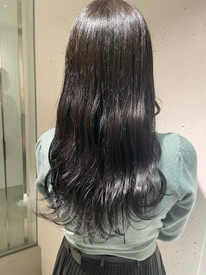 ロング カラー 黒髪 ブルーカラー ブルーブラック 透明感カラー グレージュ カジュアルを女っぽく 𝗮𝘆𝗮𝗰𝗼のヘアスタイル