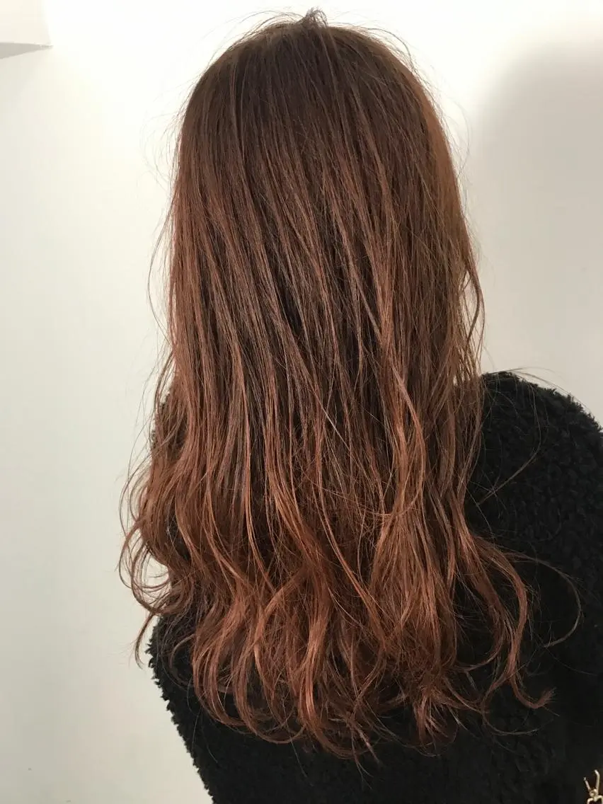 ミディアム カラー ヘアカラー レイヤーカット 西村あきやのヘアスタイル