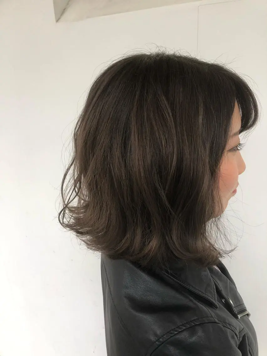ショート カラー グレージュ ボブ 外ハネヘア 東條 克義のヘアスタイル