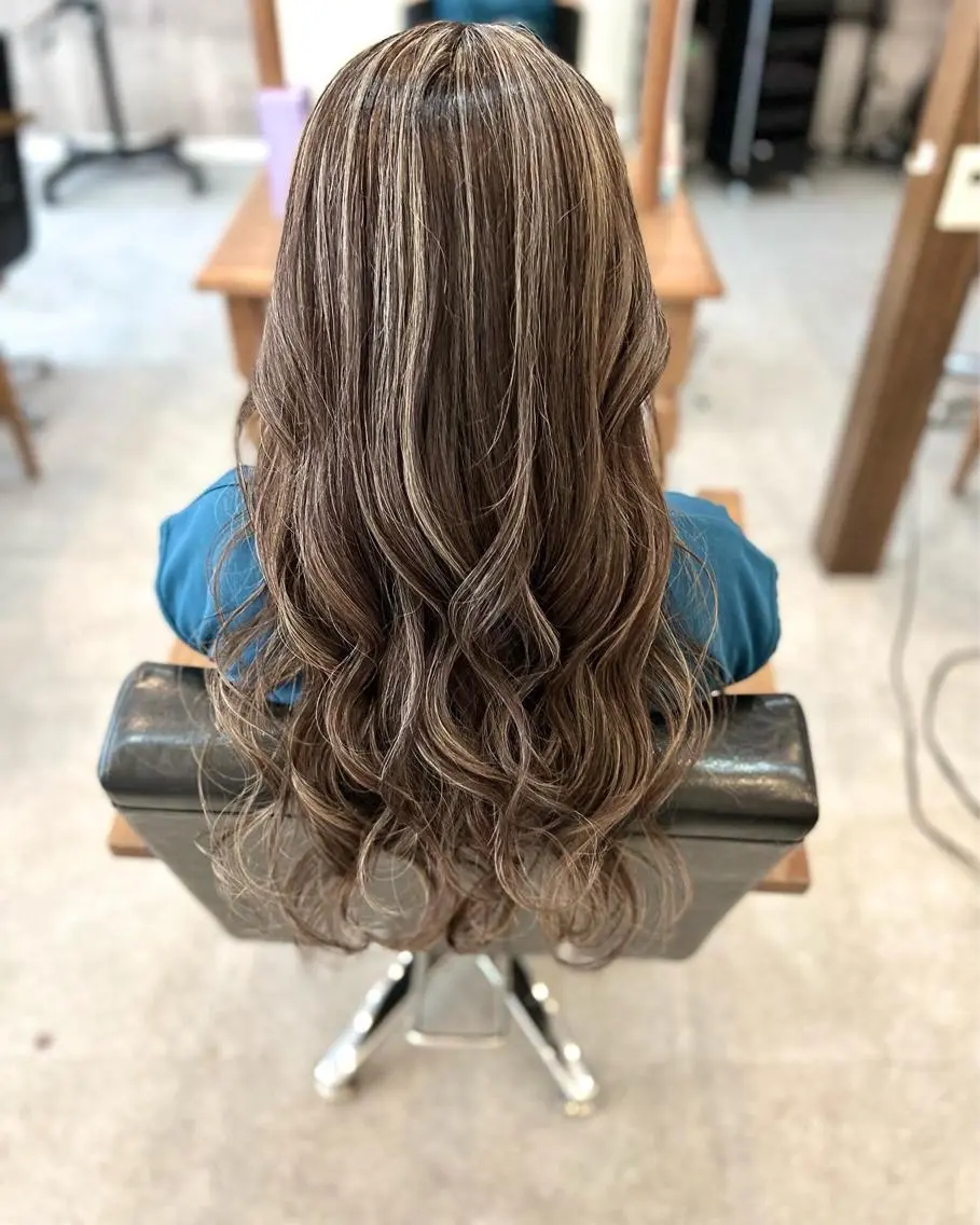 ロング カラー ベージュカラー ハイライトカラー イエローカラー ハイライト ヘアカラー Style Tのヘアスタイル