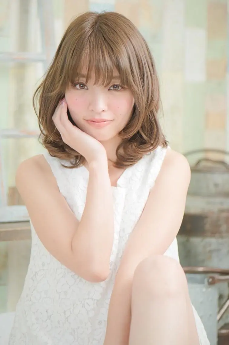 セミロング コマツ ユミのヘアスタイル