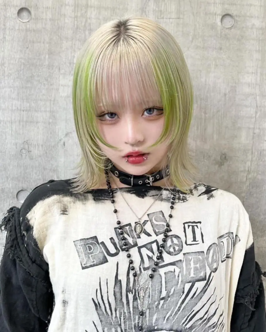 ショート カラー ブリーチ ケアブリーチ デザインカラー ハイトーンカラー ウルフカット ヘアカラー トリートメント ヘアセット Null 表参道のヘアスタイル