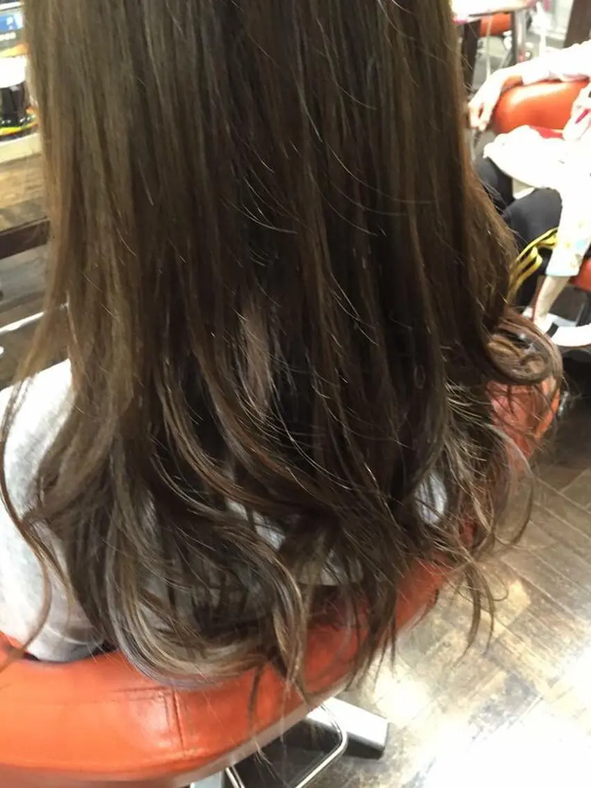 ロング カラー アッシュ ブルーカラー ブルージュ ハイライトカラー ハイトーンカラー カット ヘアカラー トリートメント デザインカラー🌈 高木リョウのヘアスタイル