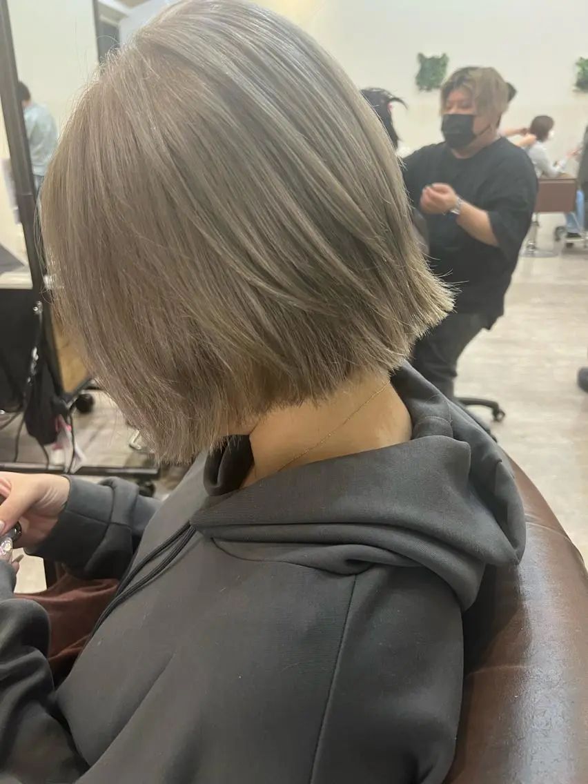 セミロング カラー ベージュカラー ホワイトベージュ カット ヘアカラー トリートメント 🦋.*˚オタク美容 師アキバノノカ🦋のヘアスタイル