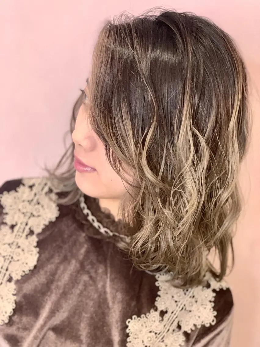 ミディアム カラー ヘアアレンジ ヘアカラー 髪質改善×ハイトーン 中田啄也のヘアスタイル