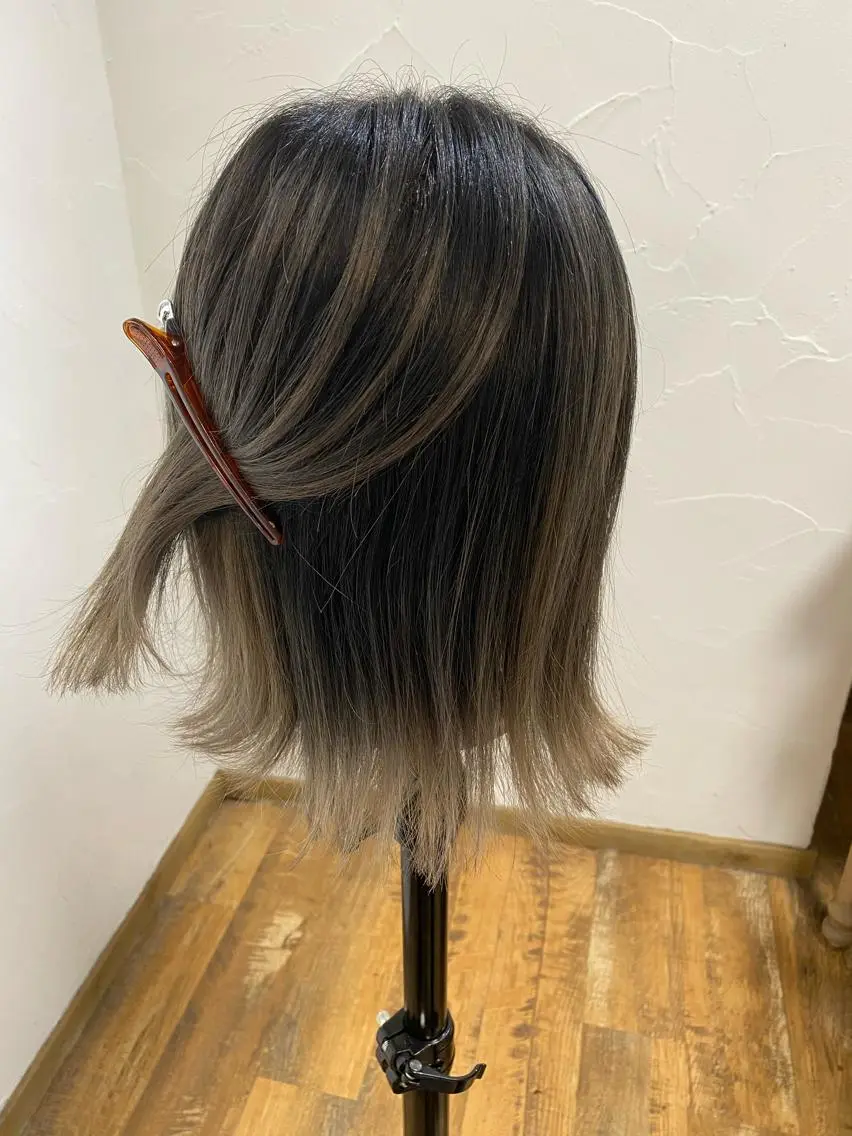 ミディアム カラー バレイヤージュ ブリーチ レイヤーカット 小住 僚也のヘアスタイル
