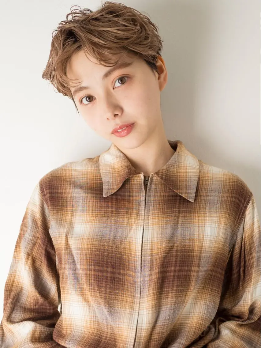 ショート 前下がりボブ ベリーショート アッシュ ボブ くせ毛 カット ヘアカラー トリートメント 💓パーマ,💗 レイヤーカットのヘアスタイル