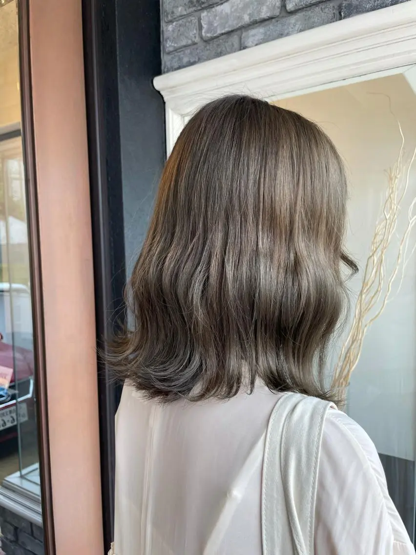 カラー ベージュカラー オリーブベージュ 北山 巴奈のヘアスタイル