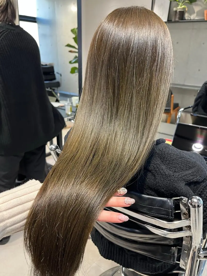 ロング カラー パーマ ヘアアレンジ ヘアカラー トリートメント 透明感/オリーブ/ グレージュ/YUKAのヘアスタイル