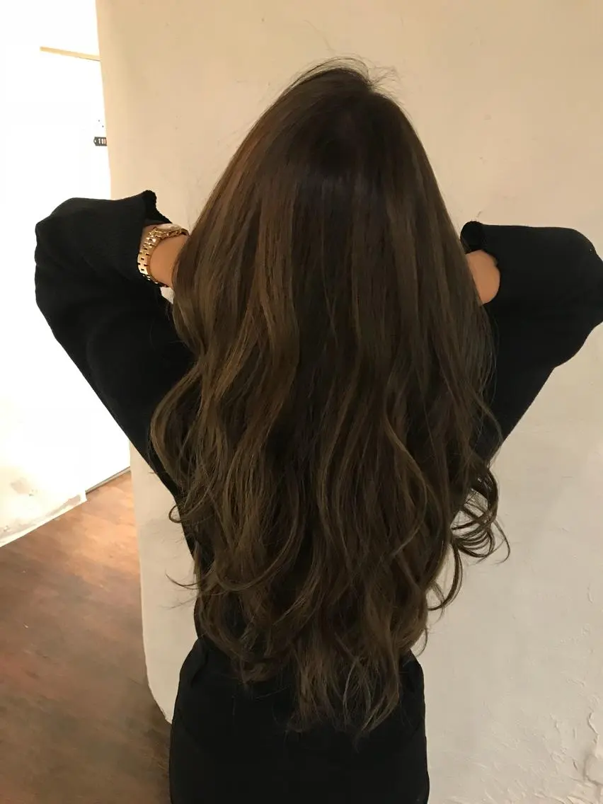 ロング カラー グレージュ 伊藤 優希のヘアスタイル