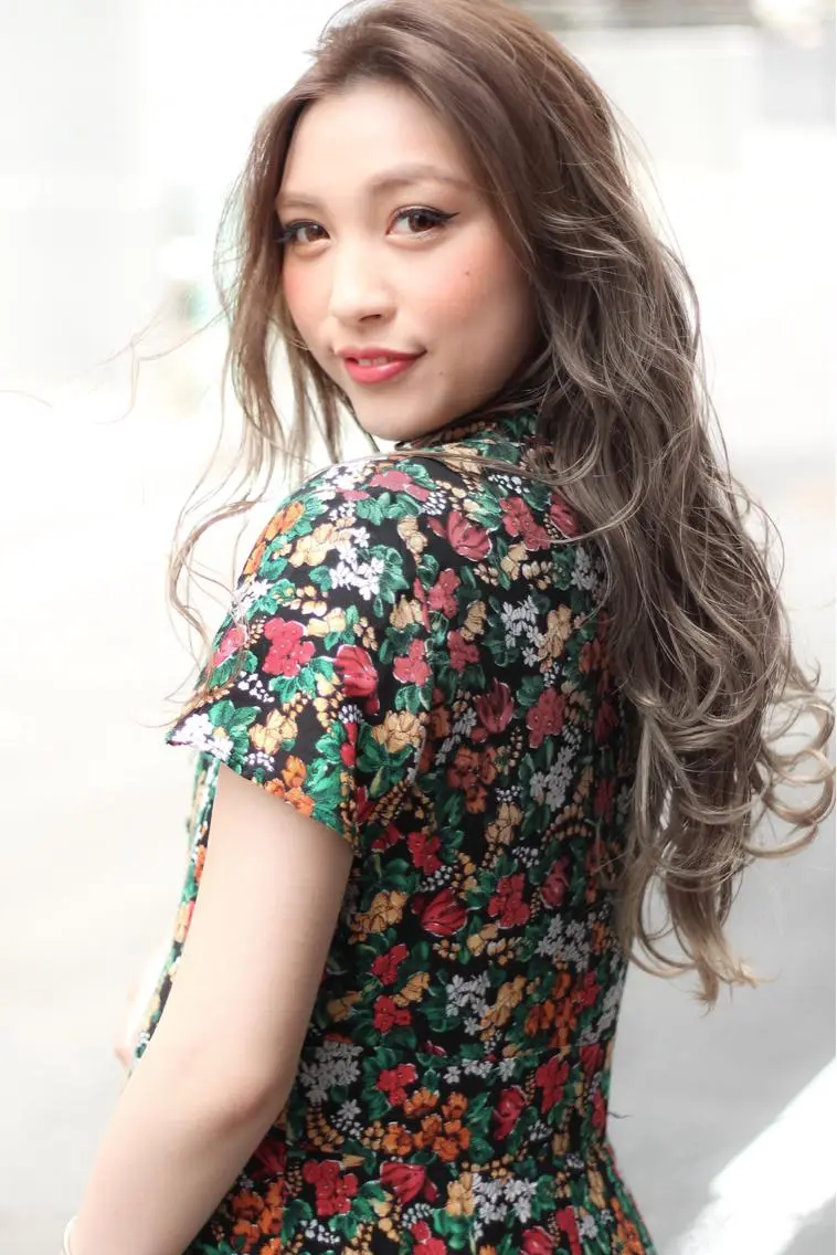 ロング EIGHT plum TOKIOリミテッドのヘアスタイル