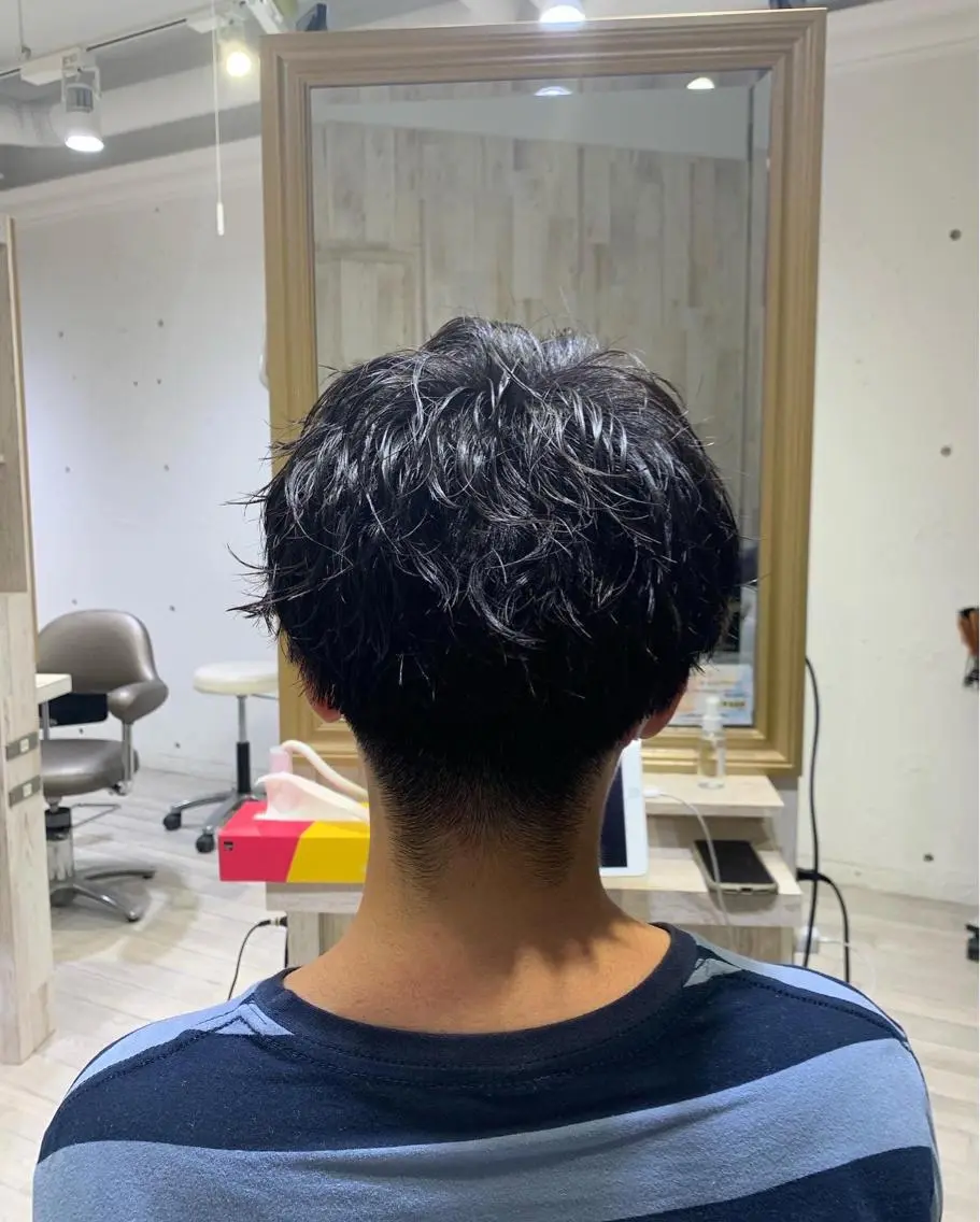 ミディアム ミディアムパーマ 岡本 勇輝のヘアスタイル