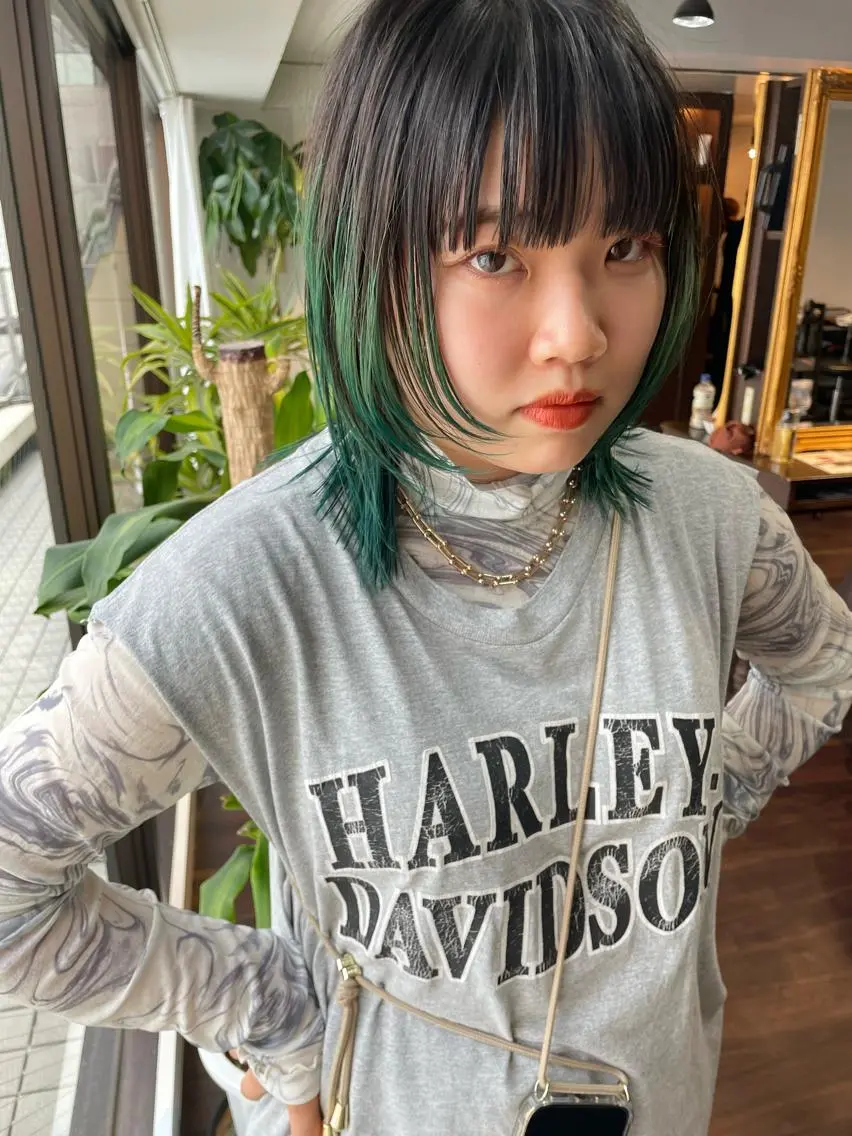 ミディアム カラー ブリーチ オカモト ミユウのヘアスタイル