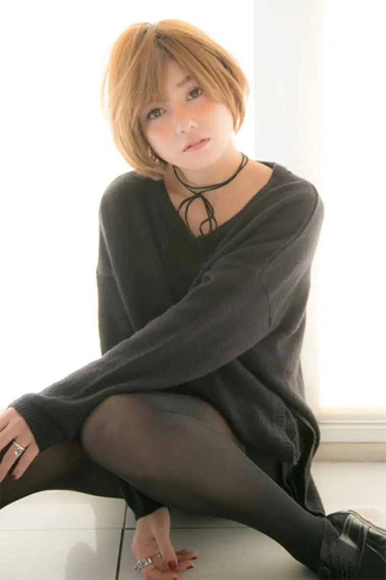 ショート ハンサムショート アッシュ ボブ 顔まわりレイヤー レイヤーカット 【公式】amble luxe池袋東口🩷のヘアスタイル
