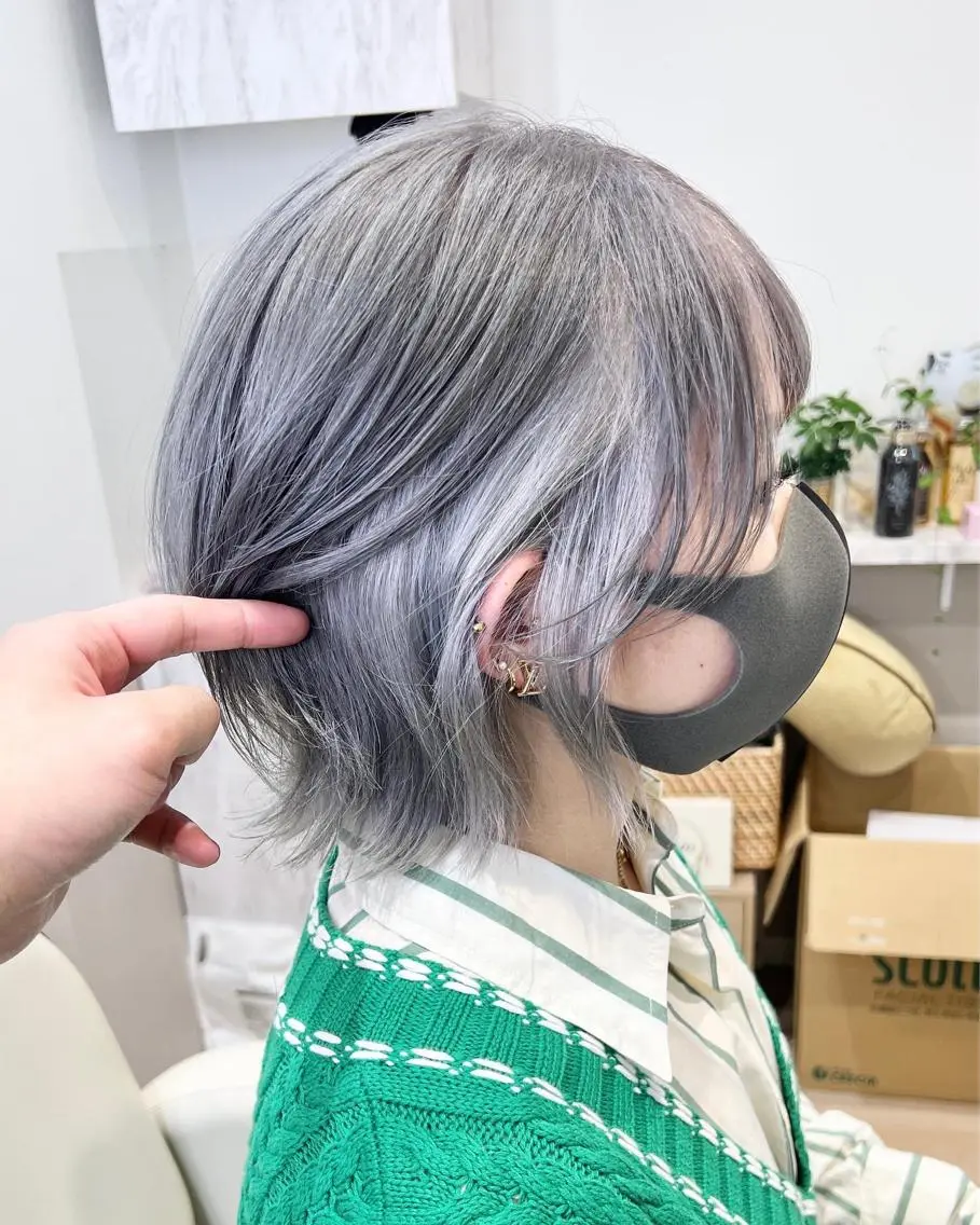 ミディアム カラー ブリーチ ダークグレー ダークグレージュ グレージュ くびれヘア カット ヘアカラー トリートメント 平尾 拓也のヘアスタイル