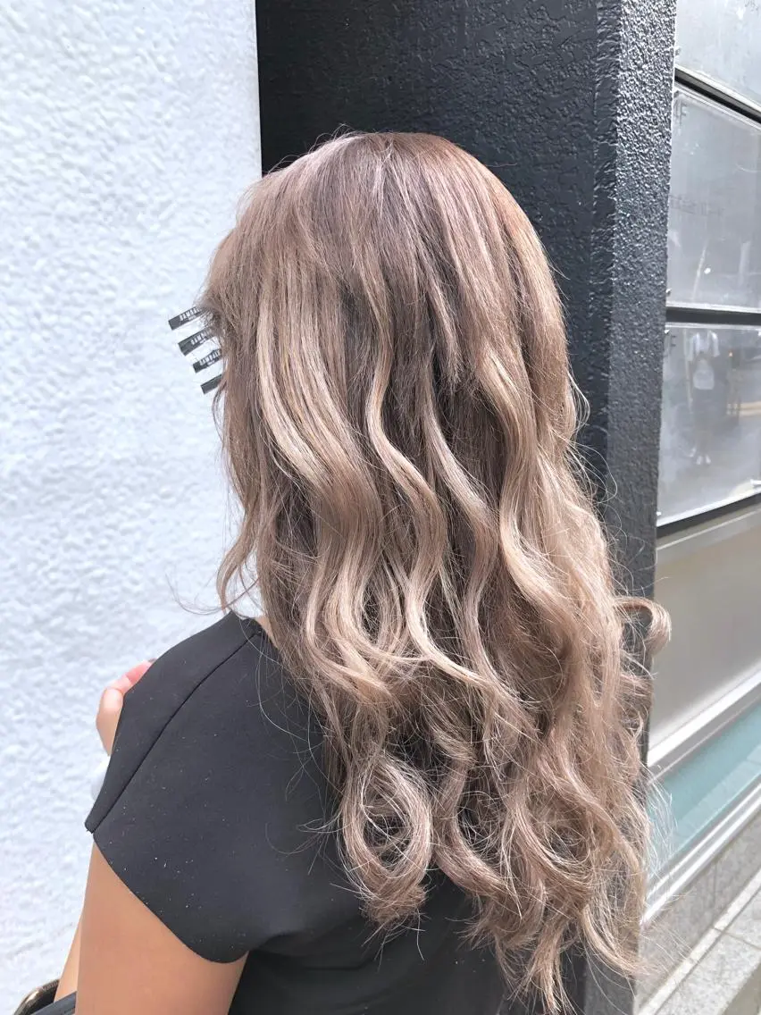ミディアム カラー グレージュ エクステ 100%髪質改善特化 TRUNSのヘアスタイル