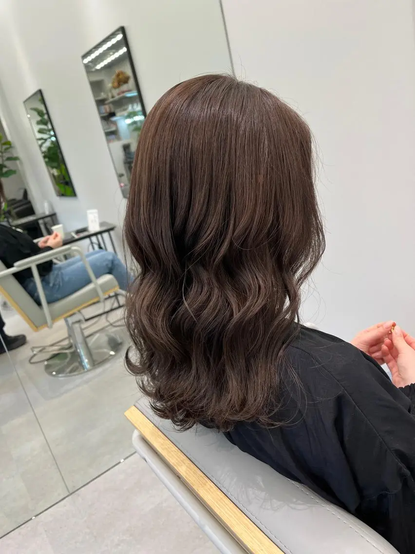 セミロング カラー 菅 樹希弥のヘアスタイル