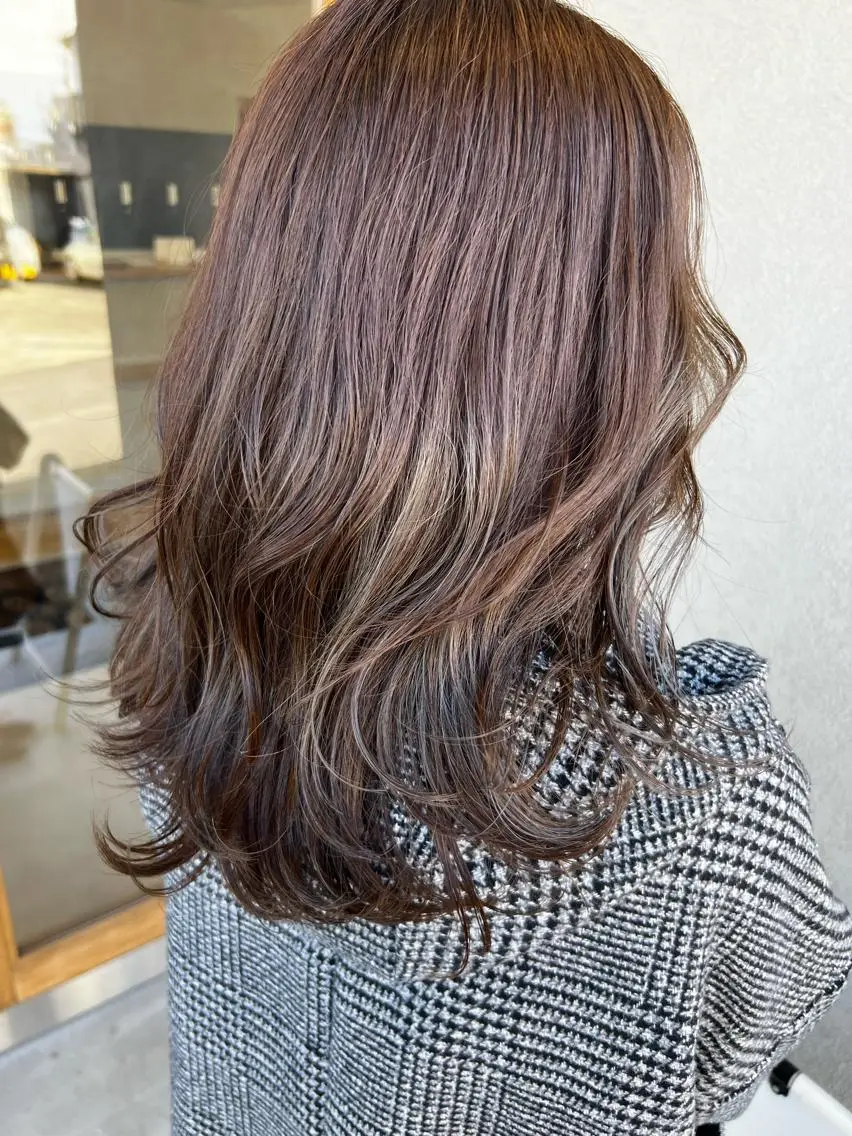ロング ハイライト 浅岡 みちるのヘアスタイル