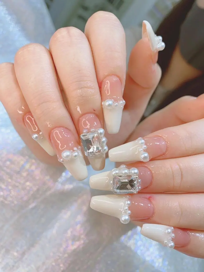 ネイル 長さ出し ネイルチップ Queen‘s なんのネイルデザイン